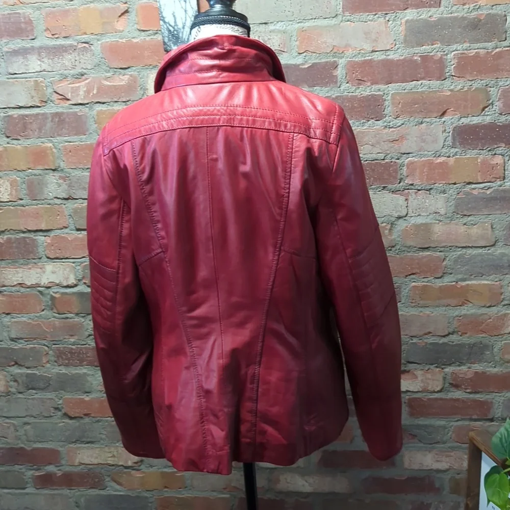 Red leather jacket. - Picture 4 of 8
